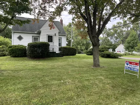 599 Royal Dr, Jackson, MI 49202