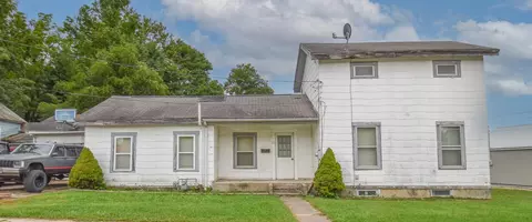 23 Fulton St, Quincy, MI 49082