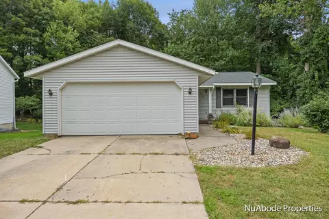4064 Yorkwoods Ln NW, Comstock Park, MI 49321