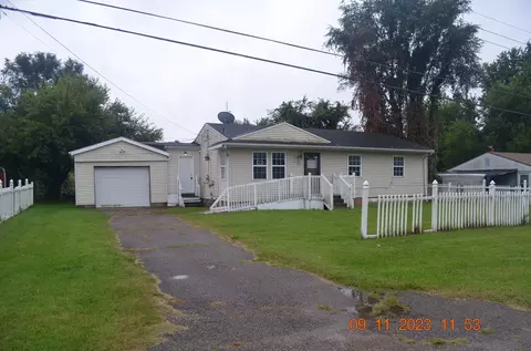 2472 Lawrence Dr, Benton Harbor, MI 49022