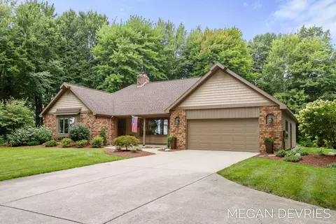 5923 141st Ave, Holland, MI 49423