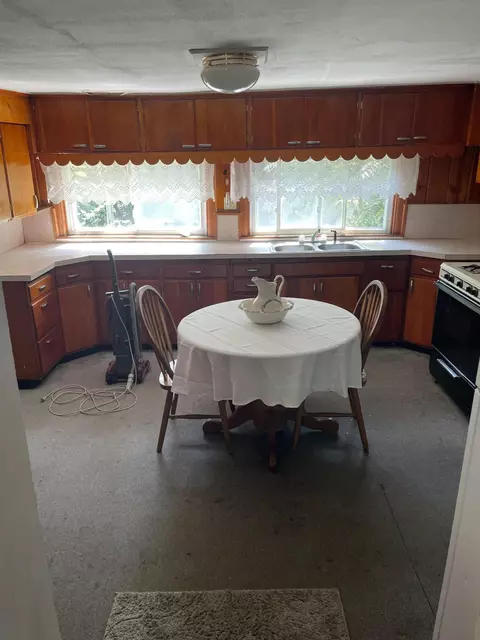 122 E Lake St, Stanton, MI 48888 photo 4