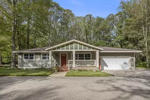 13433 152nd Ave, Grand Haven, MI 49417