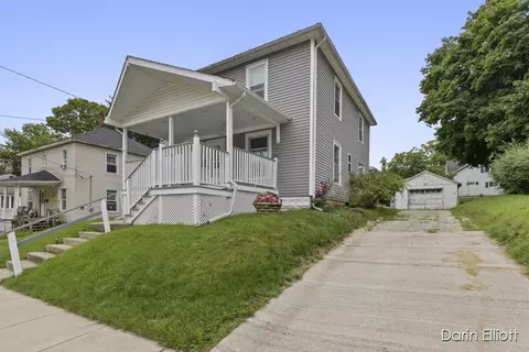 921 Hackett St, Ionia, MI 48846