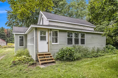 2122 Coats Grove Rd, Hastings, MI 49058