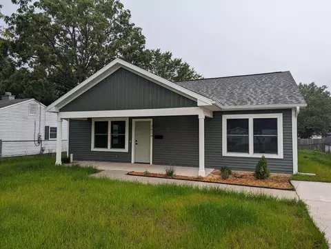 3020 Emerald Dr, Kalamazoo, MI 49001