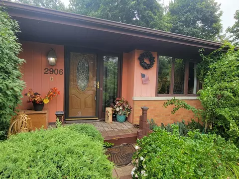 2906 N N Cambridge Rd, Lansing, MI 48911