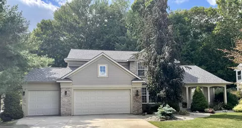 5593 N Meadowgrove Ln SE, Kentwood, MI 49512