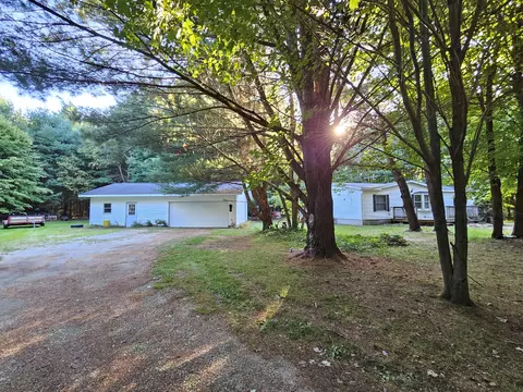 7780 W 104th St, Fremont, MI 49412