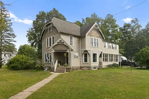 404 E 4th St, Lawton, MI 49065