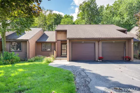 651 Maple Creek Dr, Holland, MI 49423