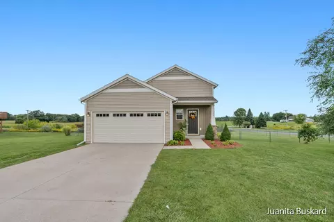 1731 Trent Ridge Ct NE, Cedar Springs, MI 49319