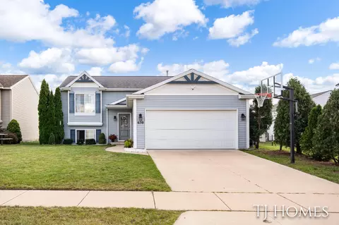 650 Silverglade Dr SE, Grand Rapids, MI 49548