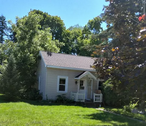 80 W Beech St NE, Cedar Springs, MI 49319