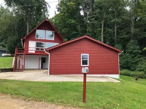 7945 Shaffer Rd, Reading, MI 49274