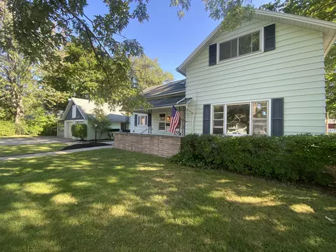 211 W Buchanan St, Saint Johns, MI 48879