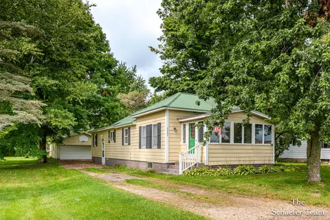 6237 Bancroft Ave SE, Alto, MI 49302
