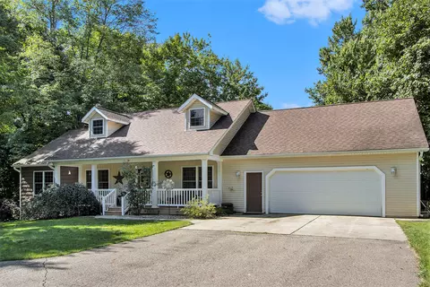 74203 Ridgeway Dr, Lawton, MI 49065