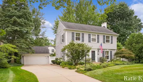 2416 Maplewood Dr SE, Grand Rapids, MI 49506