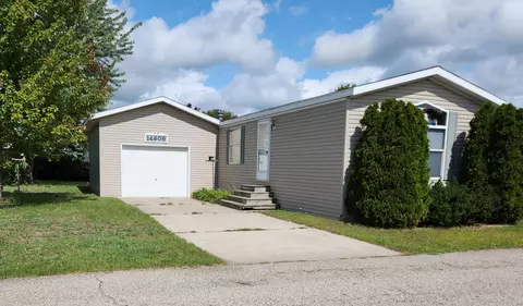14909 St Clair Dr, Spring Lake, MI 49456