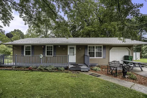 16164 Merson Ct, Buchanan, MI 49107