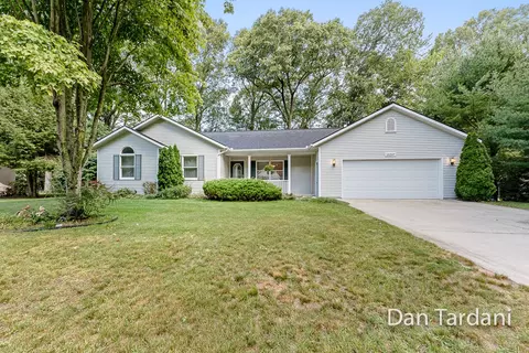 15297 Millhouse Ct, Grand Haven, MI 49417