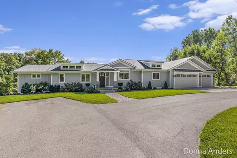 8824 Algoma Ave NE, Rockford, MI 49341