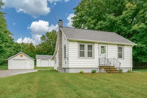 2591 W Thar Rd, Coloma, MI 49038