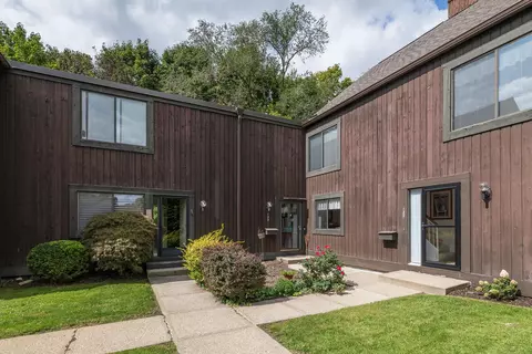135 Balmoral Ct, Kalamazoo, MI 49006