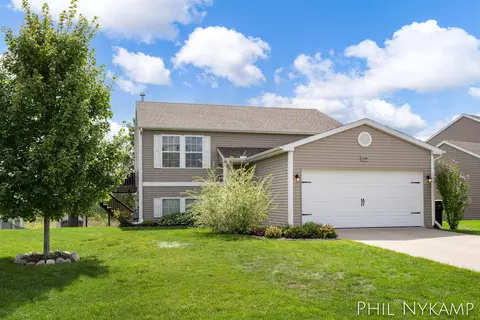 1830 Greenview Ct, Zeeland, MI 49464