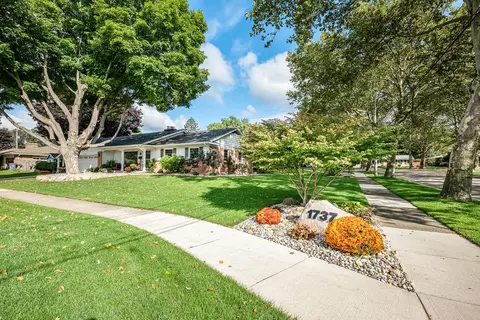 1737 Tremont Blvd NW, Grand Rapids, MI 49504
