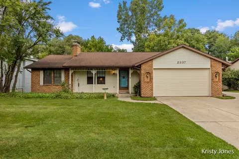 2337 Jamestown Dr SE, Kentwood, MI 49508