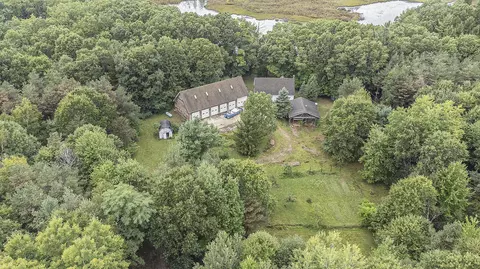 2750 Duck Point Ln, Fenwick, MI 48834