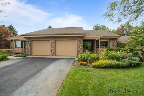 1379 Suncrest Dr NE, Grand Rapids, MI 49525