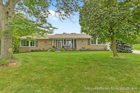 1791 Horizon Dr, Ionia, MI 48846