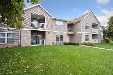 304 Ashley Ct, Brooklyn, MI 49230 photo 2