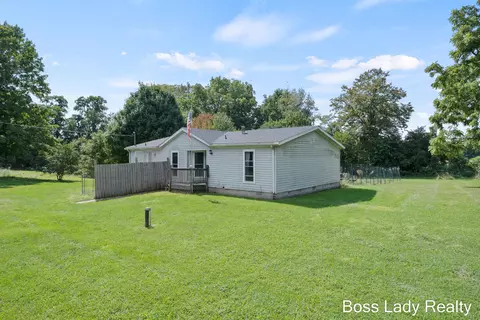 28260 69th St, Covert, MI 49043