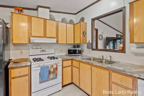 28260 69th St, Covert, MI 49043 photo 9