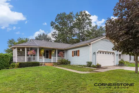 5887 S Parkway Ave SE, Kentwood, MI 49508