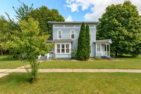 705 E 2nd St, Lawton, MI 49065