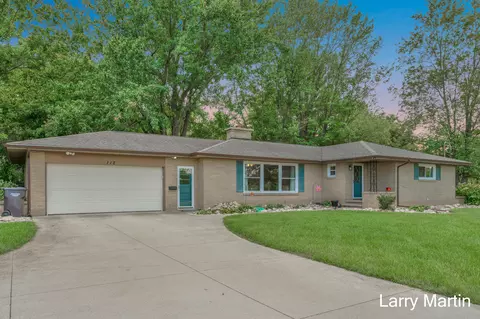 112 126th Ave, Wayland, MI 49348