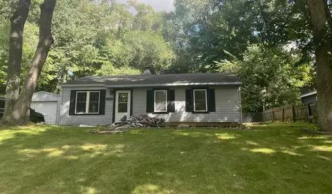 2520 Old Riverview Dr, Kalamazoo, MI 49004