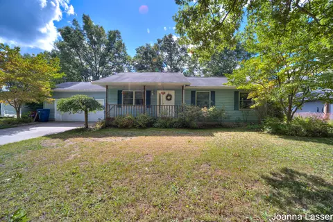 5701 Hall Rd, Muskegon, MI 49442
