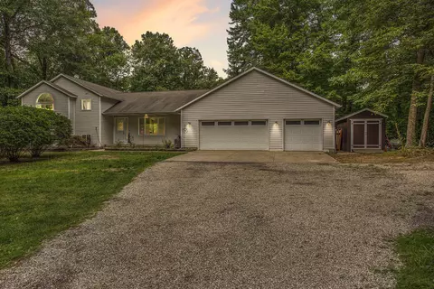 7080 Rolling Oaks Ln, Middleville, MI 49333