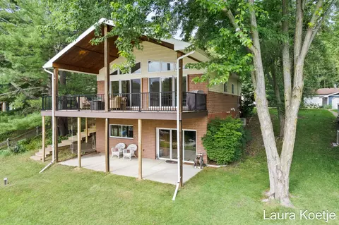 465 Adele Dr, Trufant, MI 49347