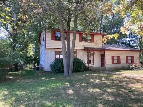 1337 Clayton Ave, Norton Shores, MI 49441