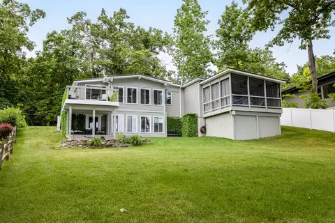 215 Westshore Dr, Jerome, MI 49249