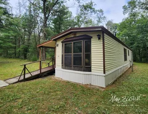 5415 E 28th St, White Cloud, MI 49349 photo 2