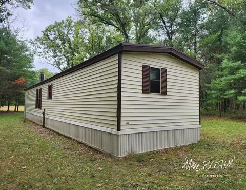 5415 E 28th St, White Cloud, MI 49349 photo 3