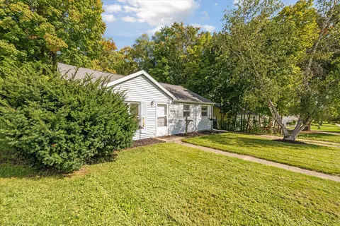 3004 Risley Dr, Lansing, MI 48917 photo 2